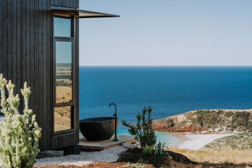 Wander on Kangaroo Island in Stokes Bay
