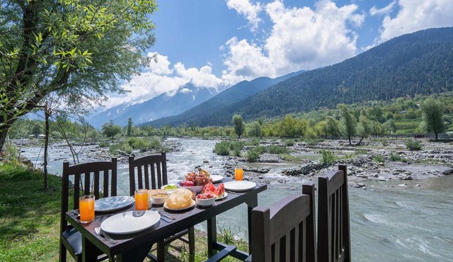 Water's Edge by VEO - Part of StayVista in Chak-i-Dāra