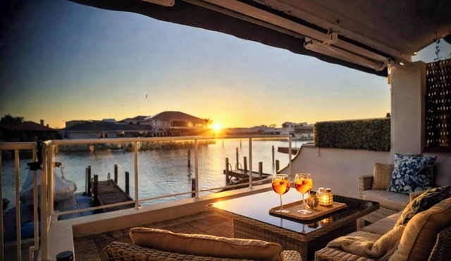 Waterfront Canal Retreat | Jetty, Kayaks & Dolphin in Halls Head