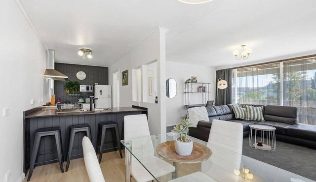 Waterfront Charm – Cozy 3BR Retreat in Midway Point