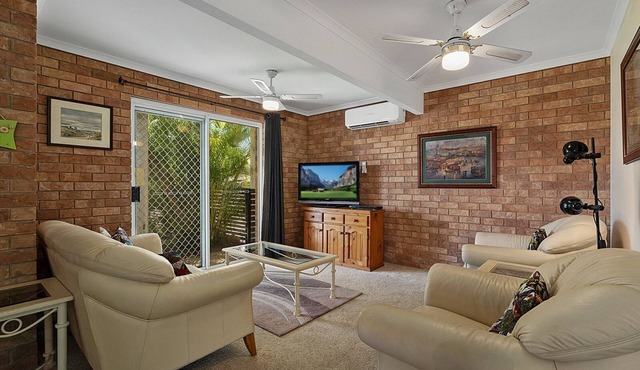 Waves Beachside Retreat in WOORIM