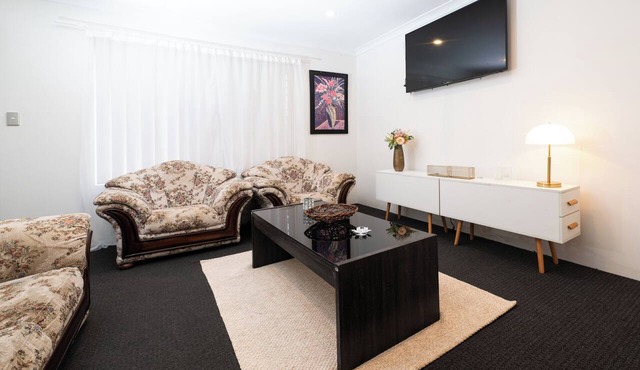 Westport Premium Stay - Close to the airport and Swan Valley Winery in Midland