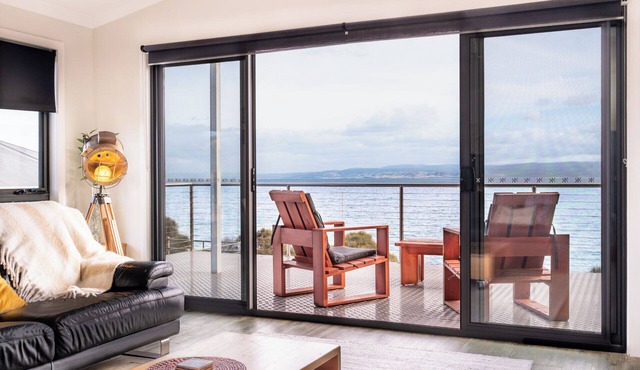 Whale Watcher 1 - Freycinet Holiday Houses in Coles Bay