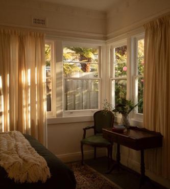 Whimsy Cottage, Beachside retreat, Outdoor bath in Kingston Beach