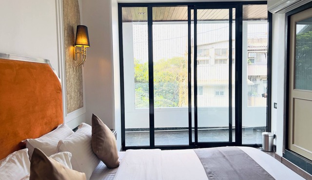 White Pearl Colaba in Mumbai