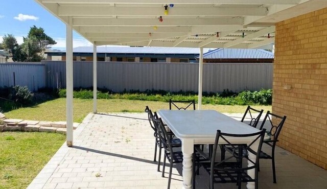 White Sands - Located just 300m from Lancelin’s beautiful Back Beach. in Lancelin