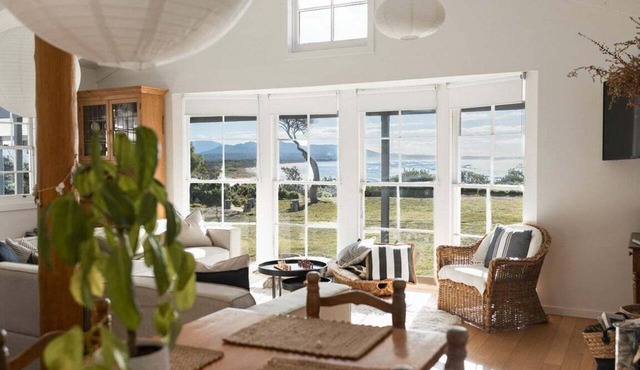 White Shell Cottage | Ocean at your front door in Break O'Day