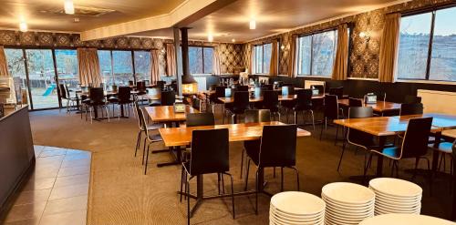 Wild Pines Waterfront Guesthouse BBQ Pet Friendly in Jindabyne