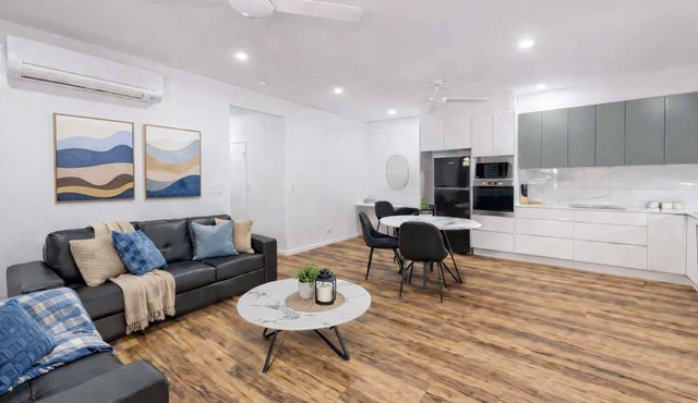 Windsor Charm – 2BR Hermit Park Unit near Townsville CBD in Hermit Park