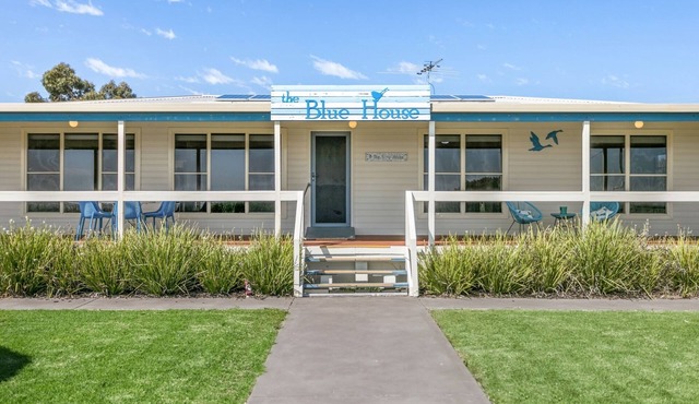 With stunning views, the Blue House is perfect to relax in affordable Luxury. in Meningie