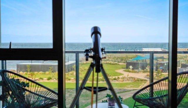 Wyndham Harbour Luxury Bayside Haven with parking in Werribee South