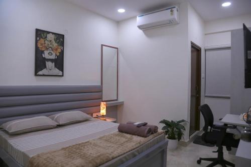 Yendluri's- QueenBed Room-26 Kondapur, Gachibowli