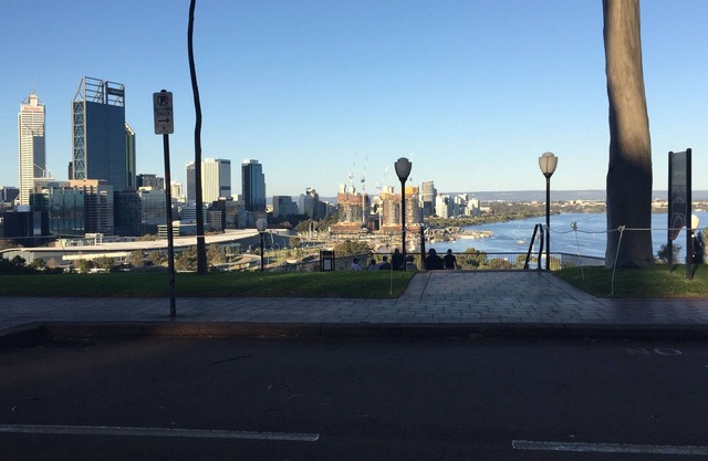 1bedroom extremely spacious 5*location kings park apartment. walk to CBD in West Perth