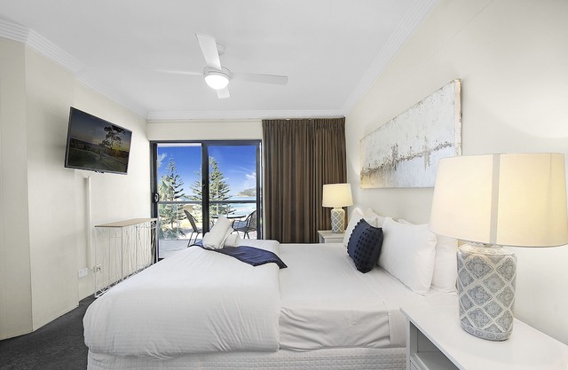 BEACHSIDE BEAUTY IN MANLY- APT 13 in Manly