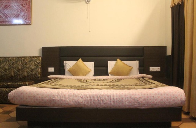 Modern Room In Nainital