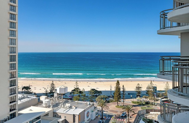 Sun, Surf & Sand - Unit 2 in Surfers Paradise