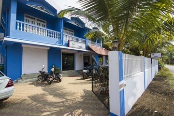 Veeniola Holiday Home - Double Room with View 1 in Carmona