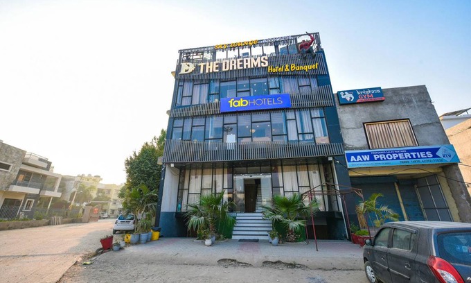Kharar Hotel | 120 m² Hotel ∙ 3 guests