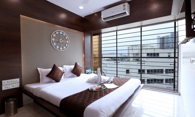 Bandra East Apartment | 1300 m² Apartment ∙ 3 bedrooms ∙ 9 guests