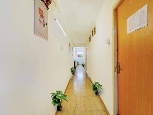 Nanganallur Hotel | 14 m² Hotel ∙ 2 guests