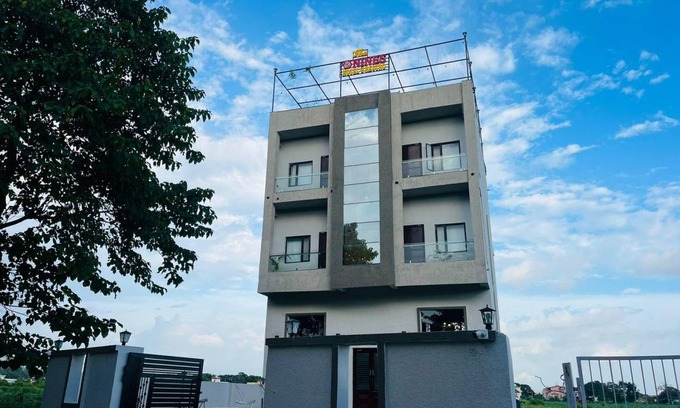 Haldwani Hotel | 16 m² Hotel ∙ 2 guests