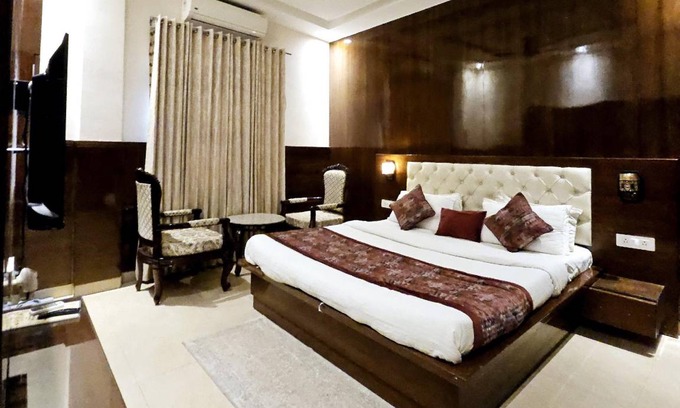 Sonepat Hotel | 18 m² Hotel ∙ 3 guests