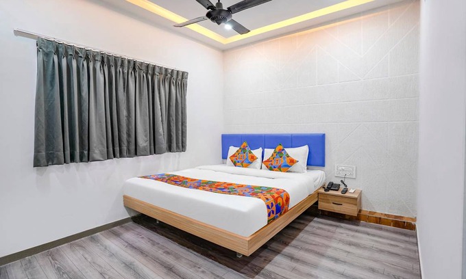 Surat Hotel | 180 m² Hotel ∙ 3 guests