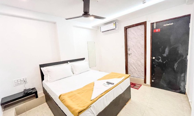 Surat Hotel | 180 m² Hotel ∙ 2 guests
