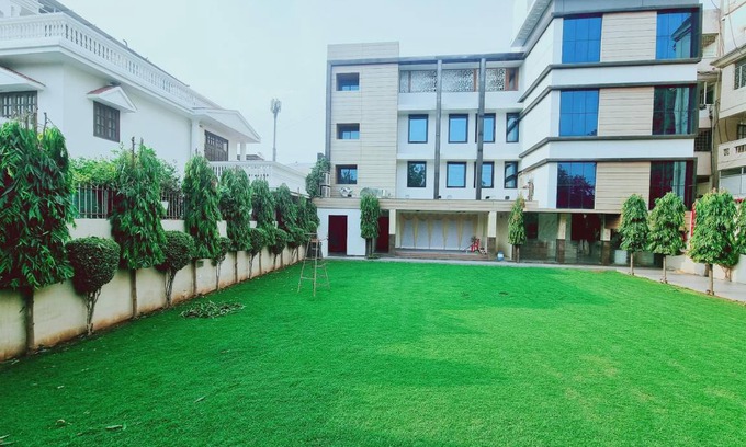Gwalior Hotel | 220 m² Hotel ∙ 3 guests