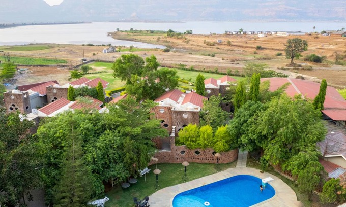 Murbad Resort | 325 m² Resort ∙ 4 guests