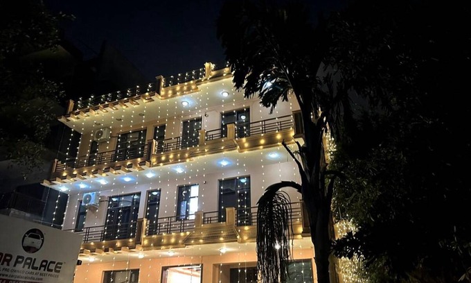 Sector 39 House | 390 m² House ∙ 8 bedrooms ∙ 30 guests