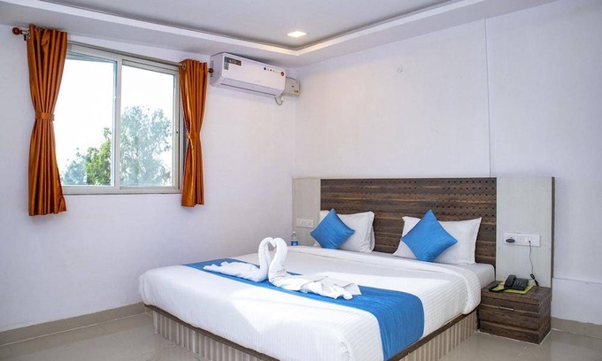 Wai Hotel | 400 m² Hotel ∙ 3 guests