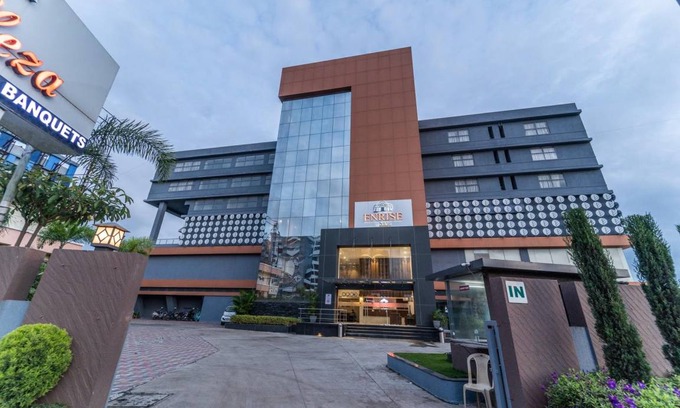 Hinjawadi Hotel | 41 m² Hotel ∙ 2 guests