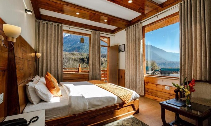 Old Manali Hostel | Bonfire RishApple