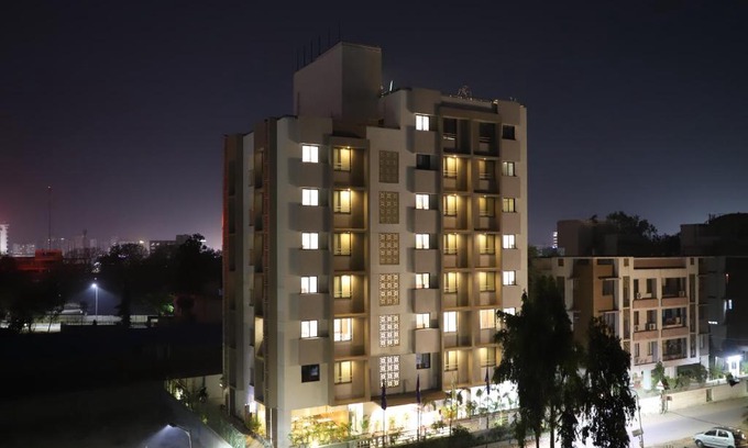 Thaltej Hotel | Ebony Residency