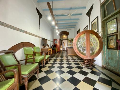 Kalbadevi Hostel | Hostel Vasantashram CST Mumbai, Free Wifi with 1940s Retro vibe