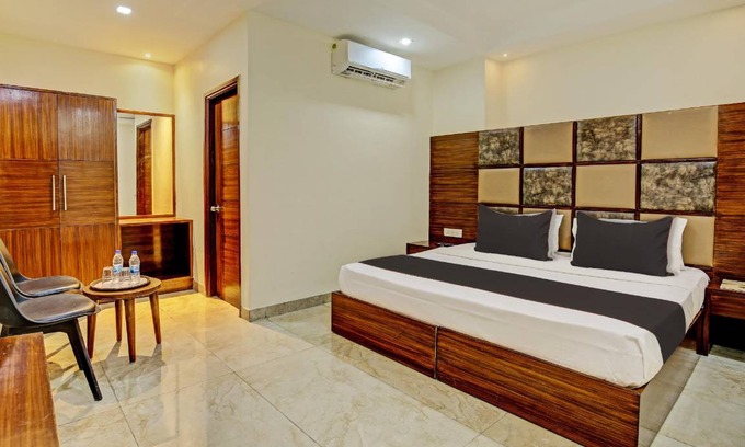 Zirakpur Hotel | Hotel ∙ 2 guests