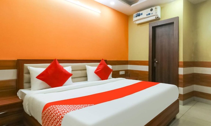 Defence Colony Hotel | Hotel ∙ 3 guests