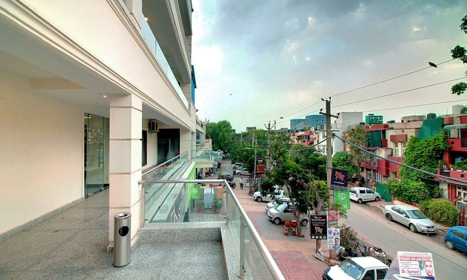 DLF Phase 3 Hotel | Hotel Staayz Premium