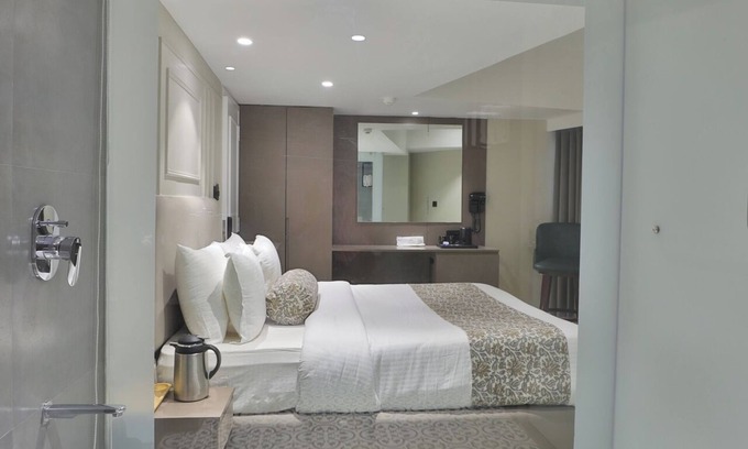 Ellis Bridge Hotel | Hotel The Grand Suites