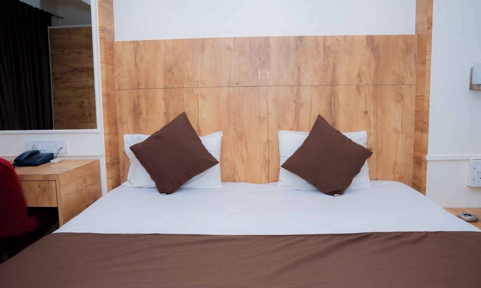 Goregaon West Hotel | HOTEL WOODLAND