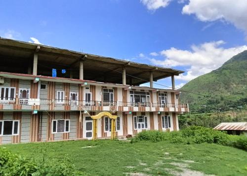 Kumharsain Hotel | Laxmi Sadan - A RiverSide Homestay