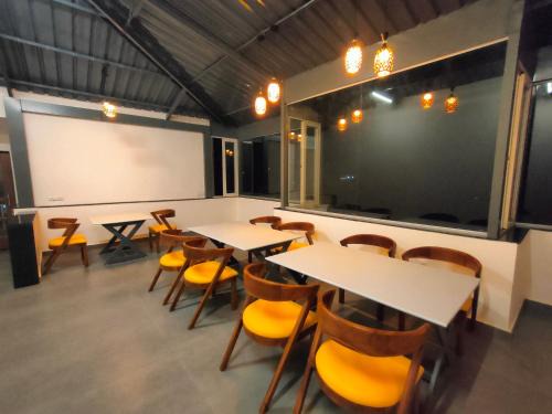 Panchgani Hostel | MonkeyCap Tourist Hostel