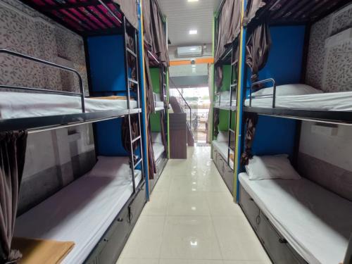 Park Road Hostel | Rameshwar Dormitories - Vile Parle Highway