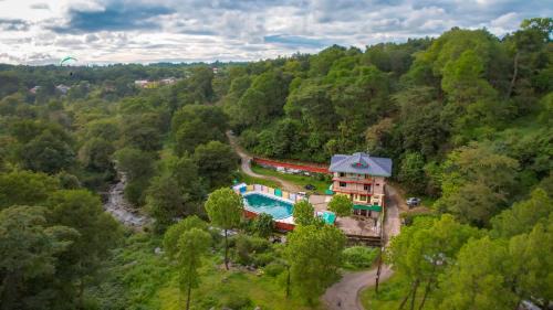 Suja Hostel | riverview villa