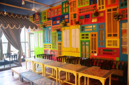 Jogeshwari West Hostel | Salaam Namastey Backpackers