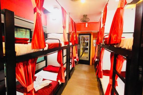 Santacruz Hostel | Town Hostel Mumbai - AC Dormitory