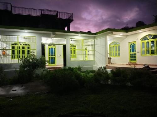 Gunehr Hostel | Trippy Stays Bir
