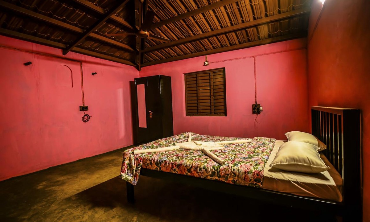 Satara Hotel | Cozy Basic Room in A Picturesque Wada 6