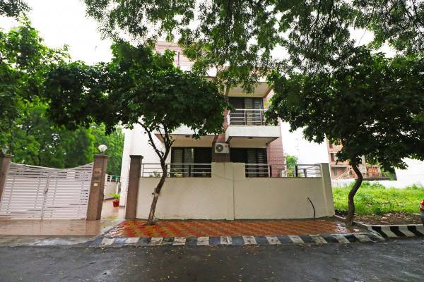 Sector 40 Hotel | OYO 18685 Shweta Inn